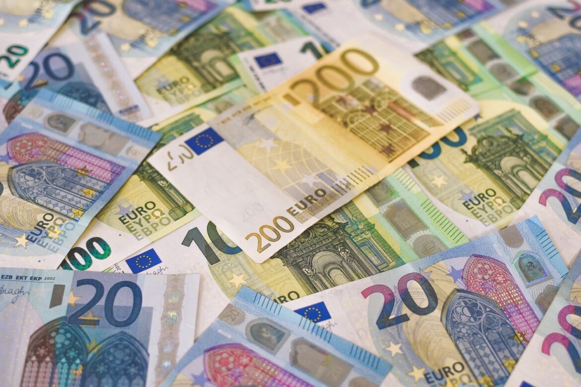 Gdzie trzymać euro zarobione za granicą?